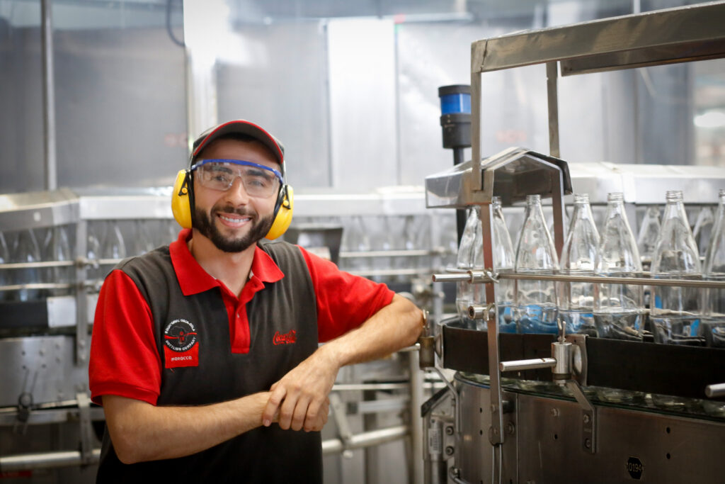 packaging employee cocacola